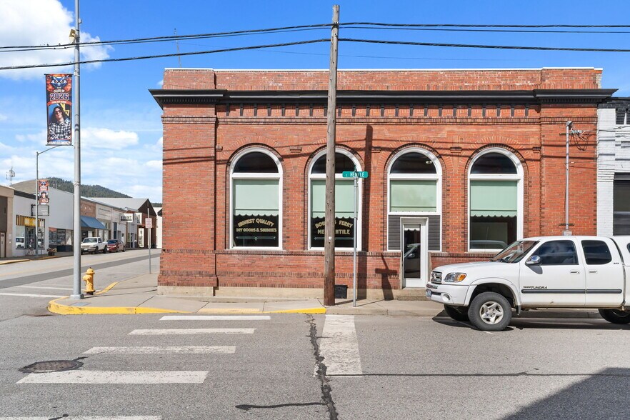 More Photos Of 102 Crosby St, Tekoa Flex For Sale