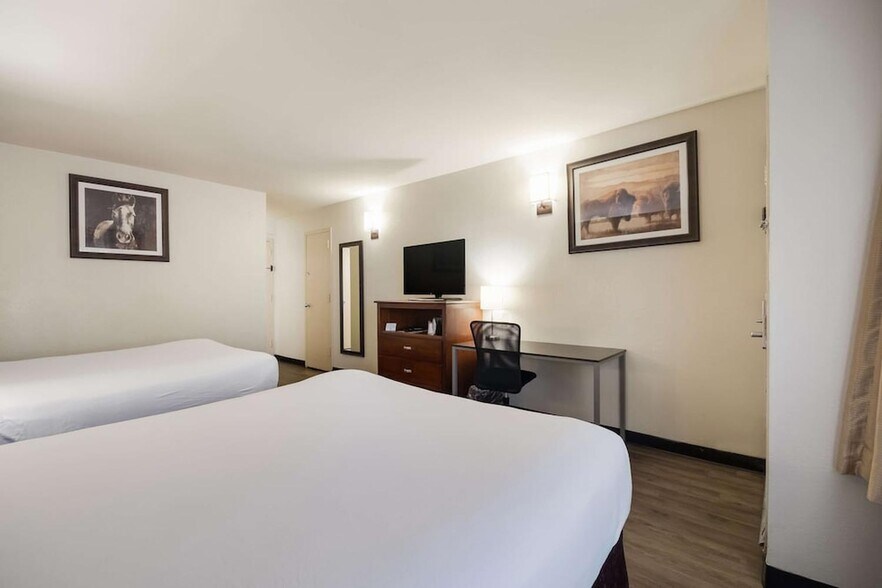 More Photos Of 1125 E Gore Blvd, Lawton Hotel For Sale