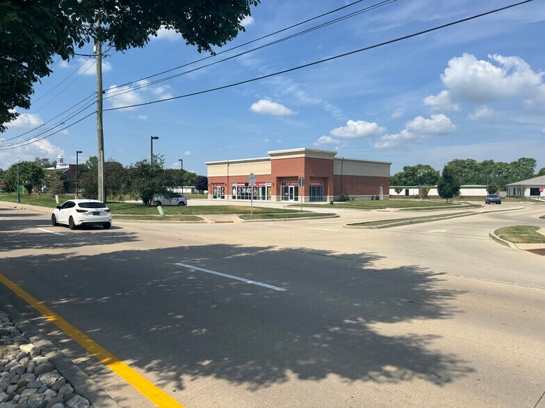 More Photos Of 10990 Allisonville Rd, Fishers Storefront For Lease