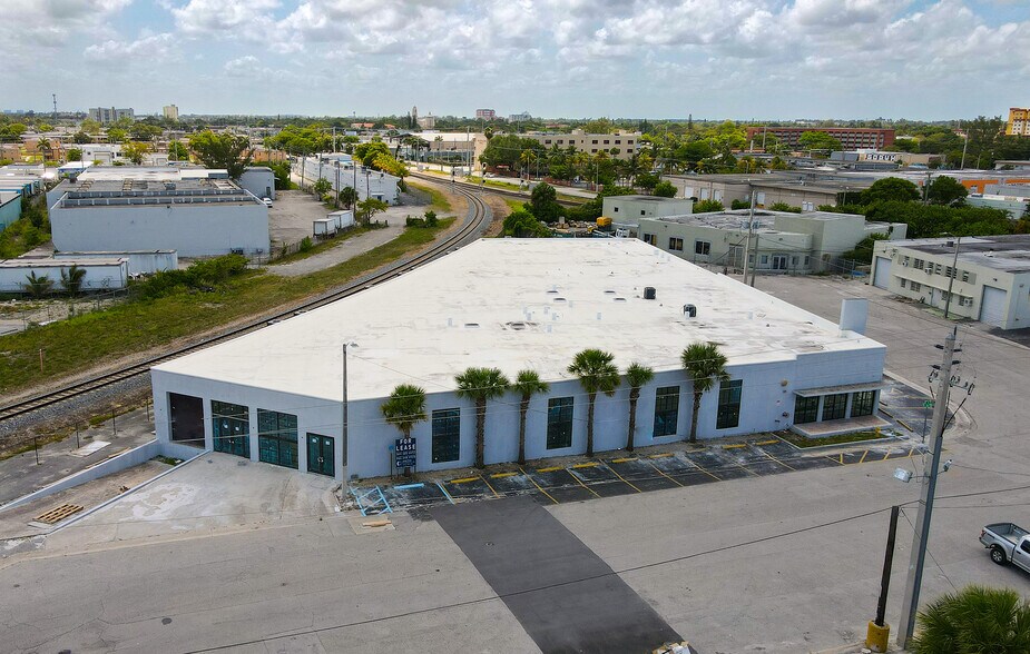 More Photos Of 7240 NE 4th Ave, Miami Loft Creative Space For Lease