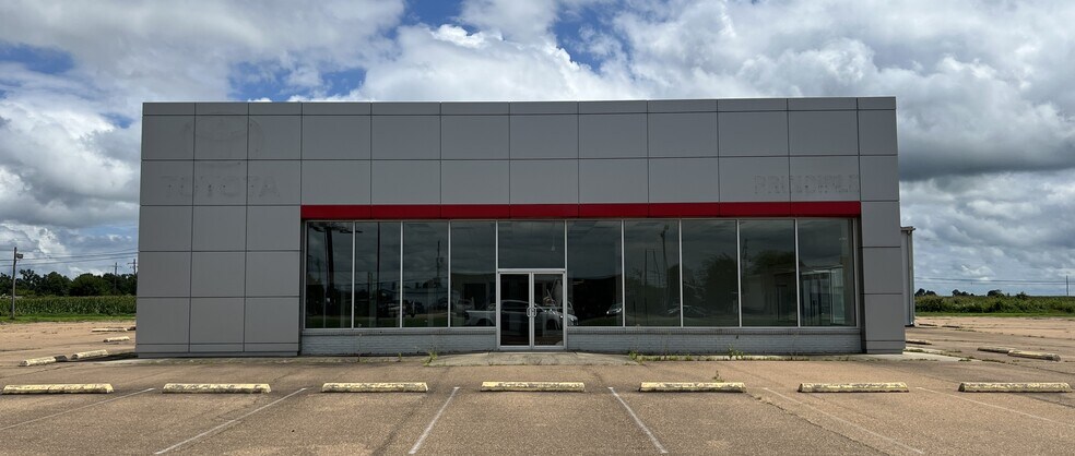 More Photos Of 730 S State St, Clarksdale Auto Dealership For Sale