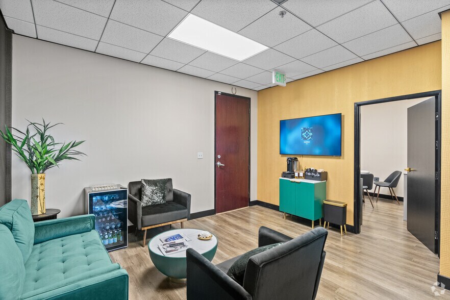 More Photos Of 14925-14945 Ventura Blvd, Sherman Oaks Office For Lease