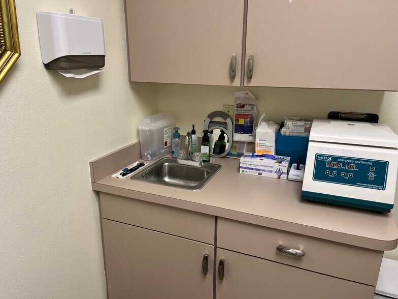 More Photos Of 305 S Childs St, Leesburg Medical For Sale
