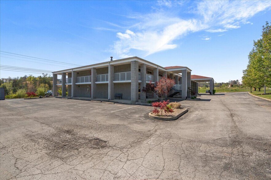 More Photos Of 182 Quillens Chapel Rd, Campton Hotel For Sale