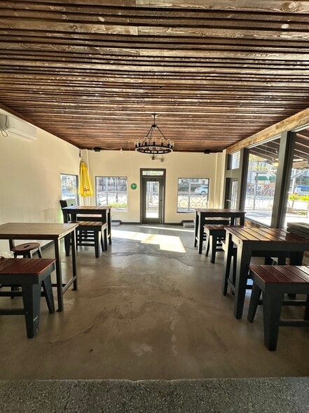 More Photos Of 217 W Gray St, Houston Restaurant For Lease