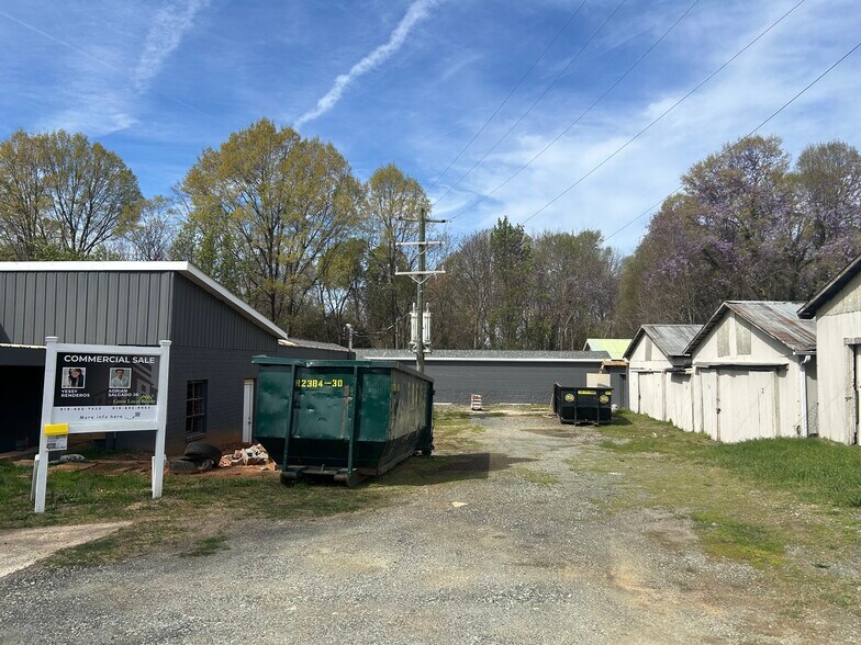 More Photos Of 300 Guthrie St, Graham Warehouse For Sale