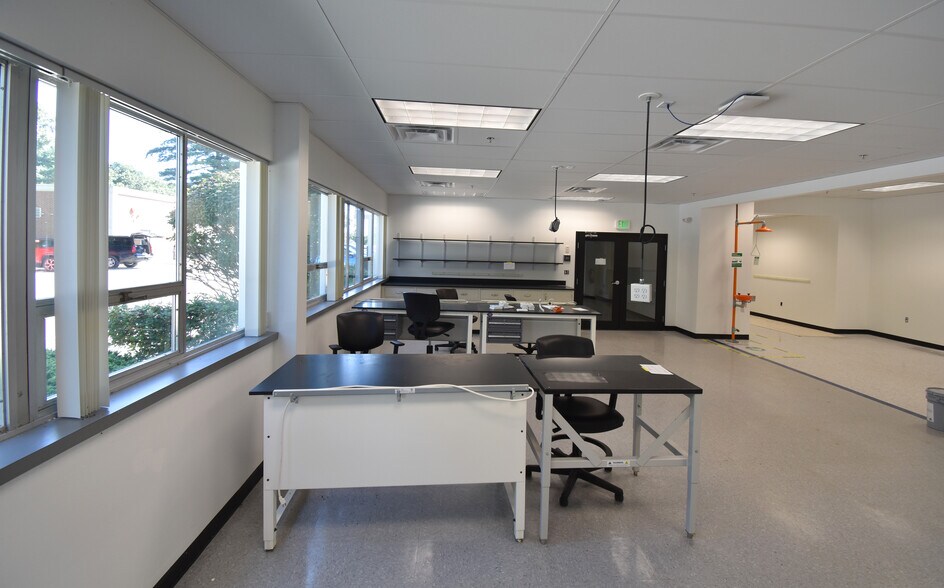 More Photos Of 144 North Rd, Sudbury Unknown For Lease