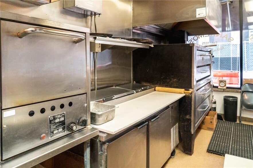 More Photos Of 10 Market St, Pittsburgh Restaurant For Sale