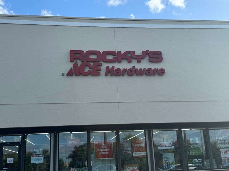 More Photos Of 566-700 N US Highway 1, Tequesta Storefront For Lease