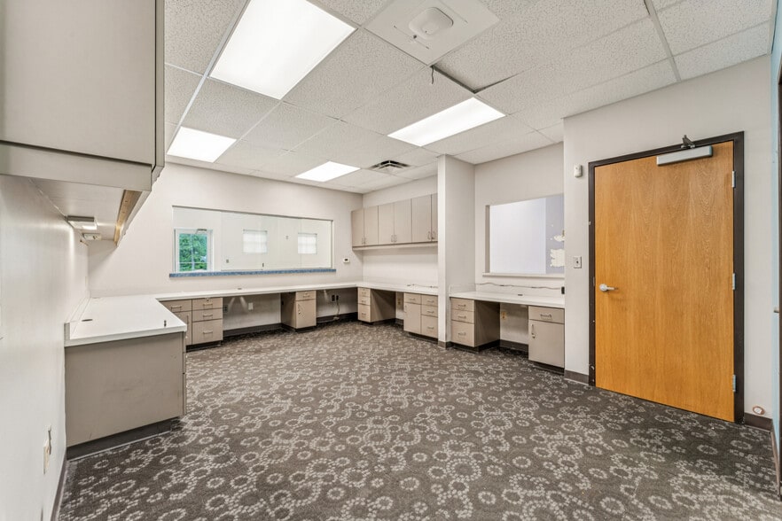 More Photos Of 1090 9th Ave SW, Bessemer Medical For Sale