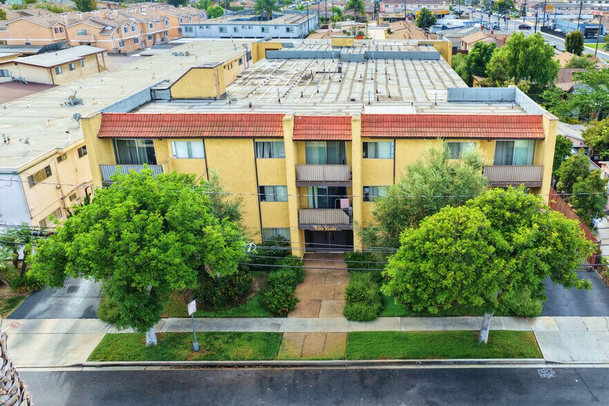 Primary Photo Of 15115 S Raymond Ave, Gardena Apartments For Sale