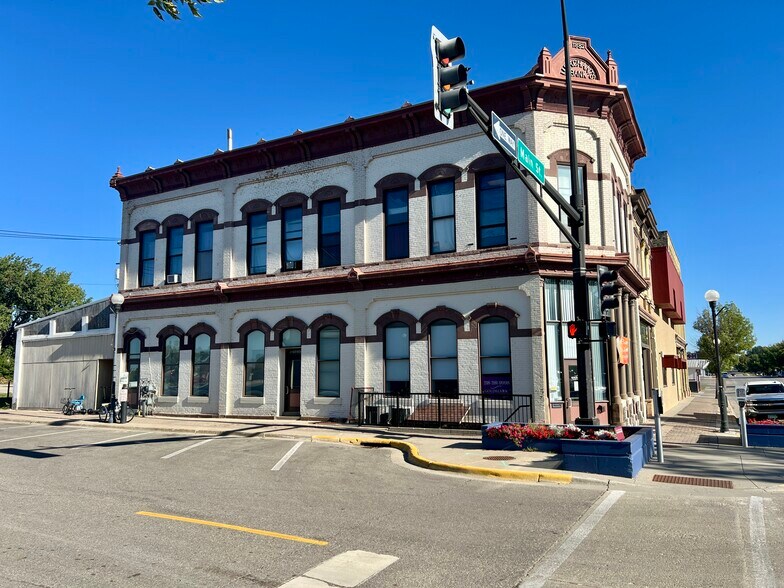 More Photos Of 201 N Main St, Crookston Storefront Retail Residential For Lease
