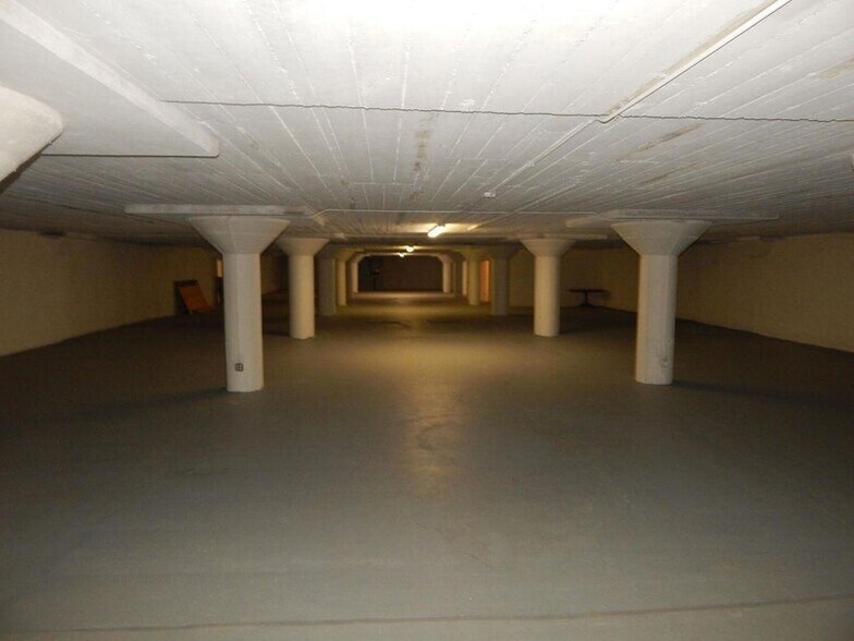More Photos Of 327 S Fir St, Medford Warehouse For Sale