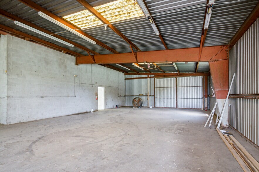 More Photos Of 4107 Port Lavaca Dr, Victoria Showroom For Sale