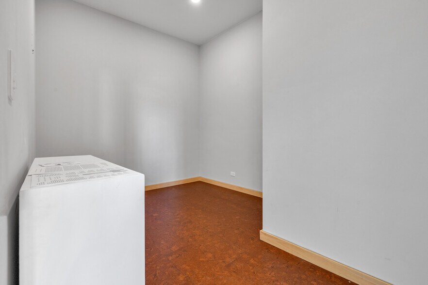 More Photos Of 3307 W Irving Park Rd, Chicago Office Residential For Sale