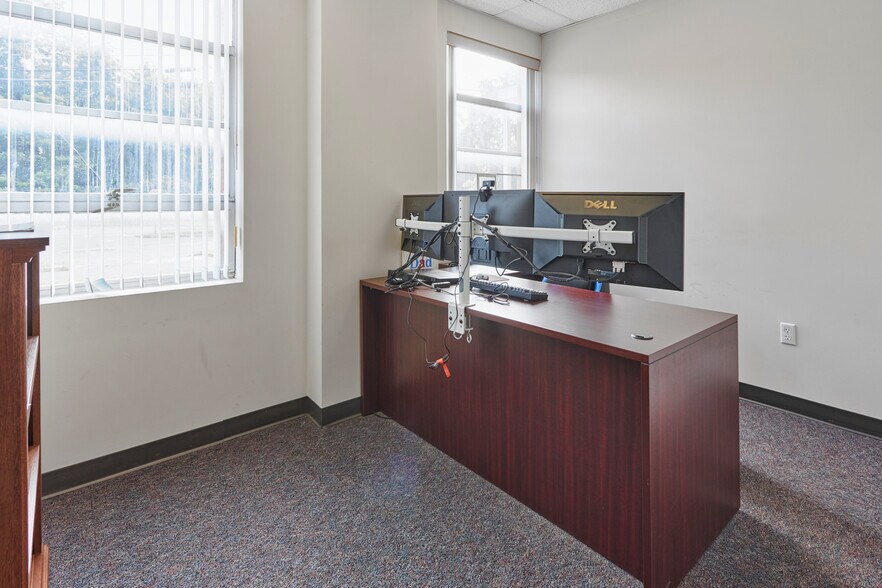 More Photos Of 7401 S Broadway, Red Hook Office For Sale