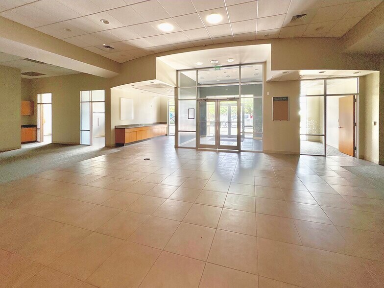More Photos Of 5431 Bissonnet St, Houston Bank For Lease