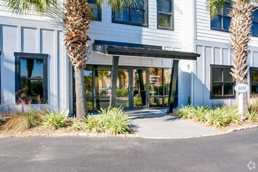 More Photos Of 670 Marina Dr, Charleston Office For Lease
