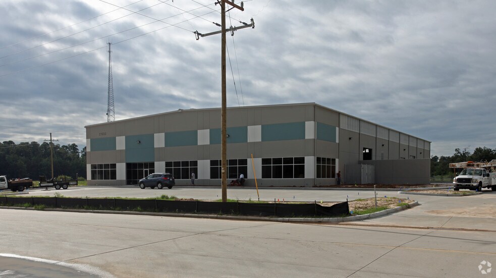 Primary Photo Of 27652 Commerce Oaks Dr, Conroe Warehouse For Lease