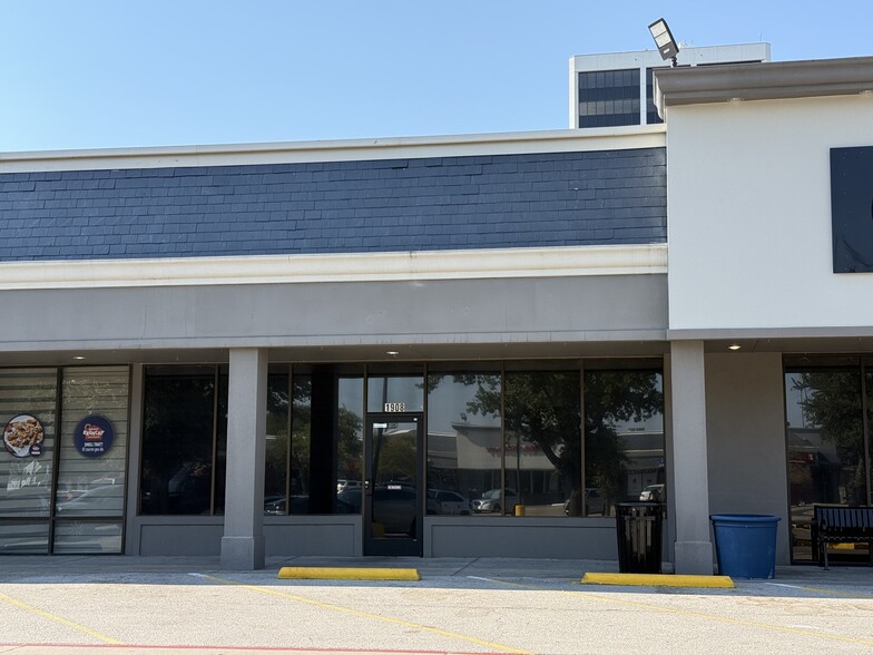 More Photos Of 400 N Coit Rd, Richardson General Retail For Lease