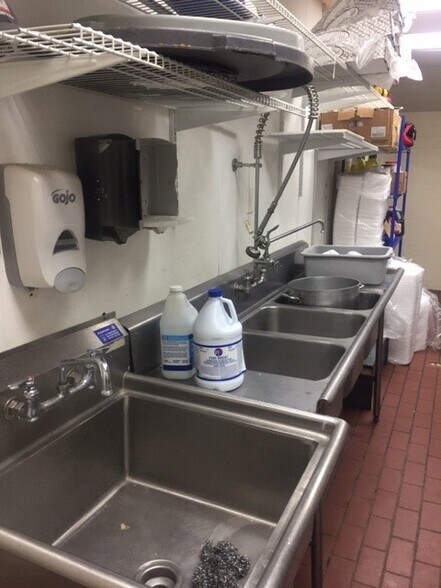 More Photos Of 186 Terry Rd, Smithtown Restaurant For Sale