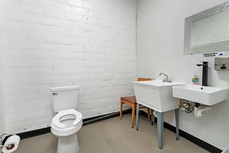 More Photos Of 201 E Bluff St, Woodville Restaurant For Sale