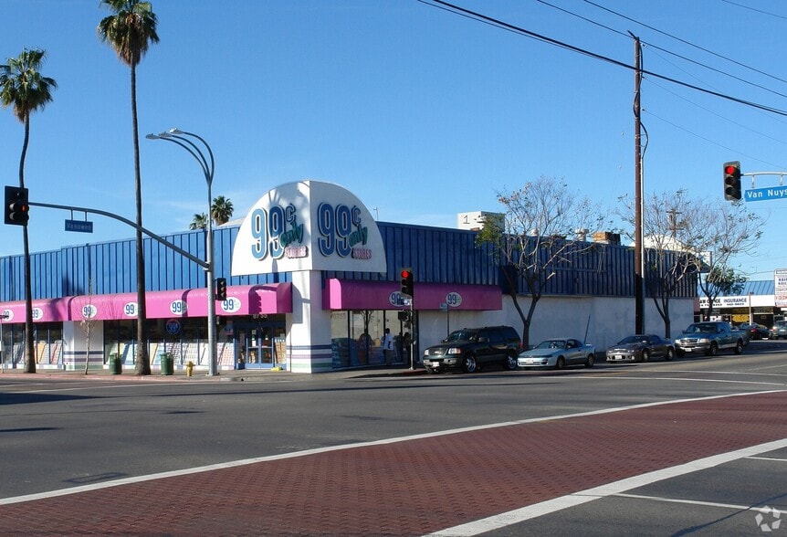 Primary Photo Of 6755 Van Nuys Blvd, Van Nuys Freestanding For Lease