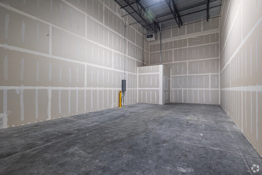 More Photos Of 5718 W 3500 South, West Valley Warehouse For Lease
