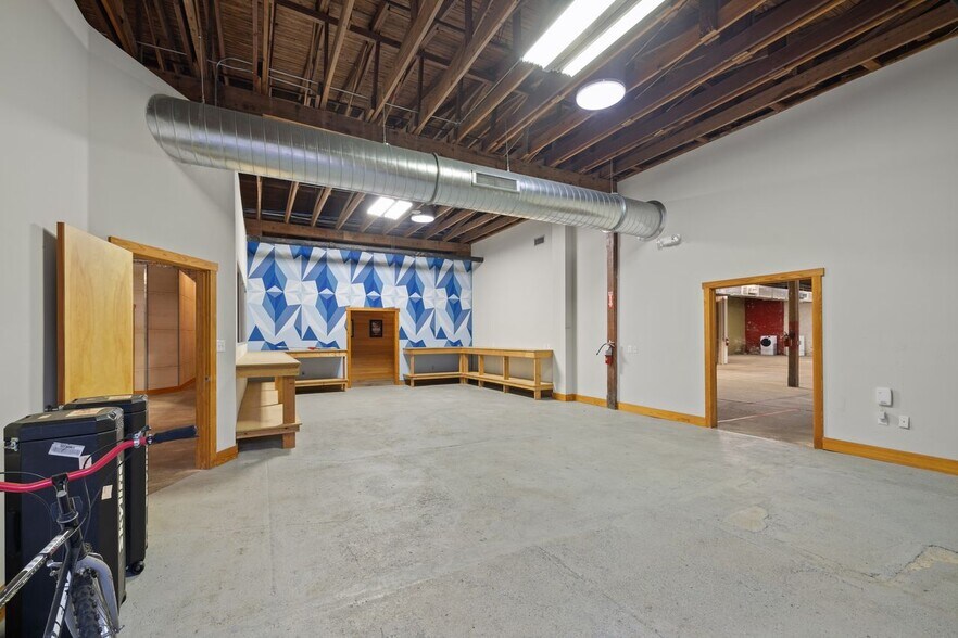 More Photos Of 214 E Garden St, Pensacola Storefront Retail Office For Lease