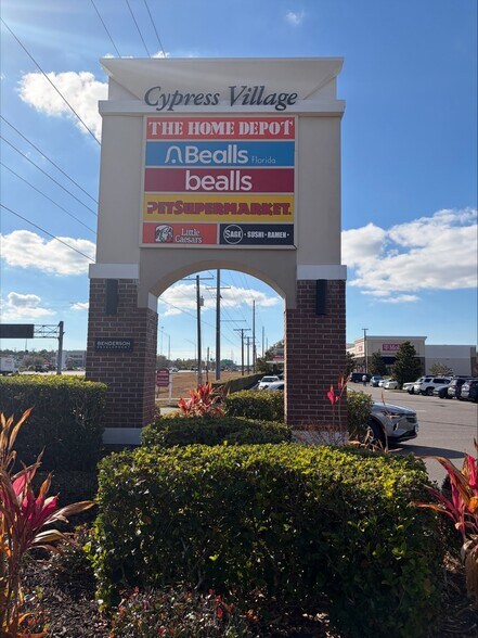 More Photos Of 3730-3846 Sun City Center Blvd, Ruskin Unknown For Lease