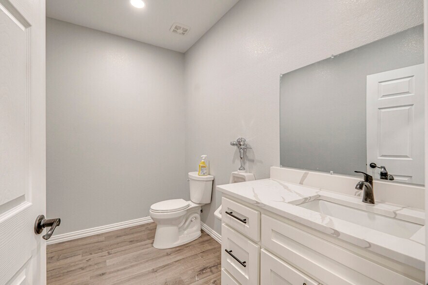 More Photos Of 5268/5450 N FM 866, Odessa Warehouse For Sale