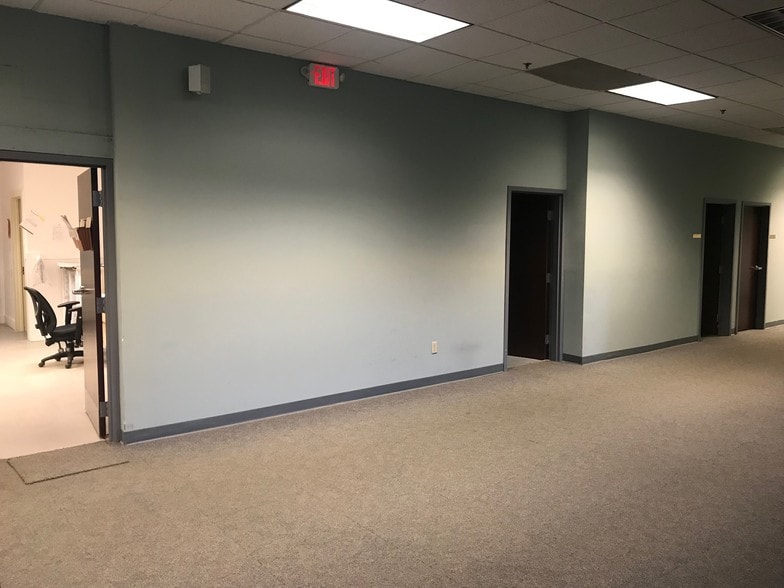 More Photos Of 136 Shelding Dr, Delaware Water Gap Manufacturing For Lease