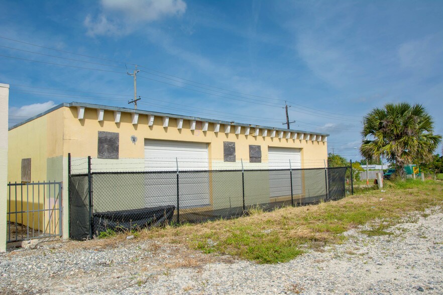 More Photos Of 1107 1st Ave S, Lake Worth Warehouse For Lease