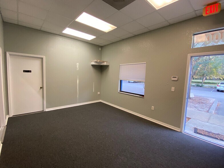 More Photos Of 221 Strawberry Oaks Dr, Orange City Light Manufacturing For Lease