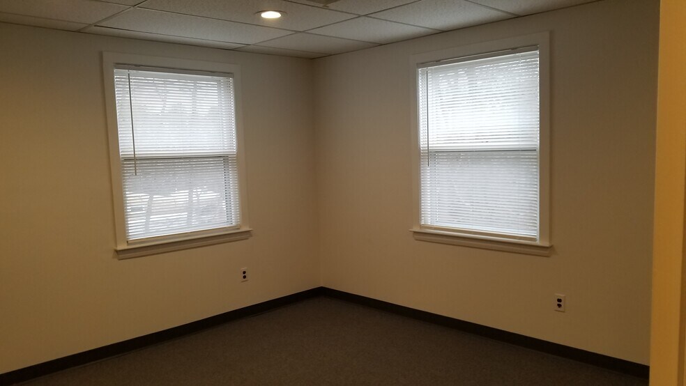 More Photos Of 16 Boston Post Rd, Wayland Office For Lease