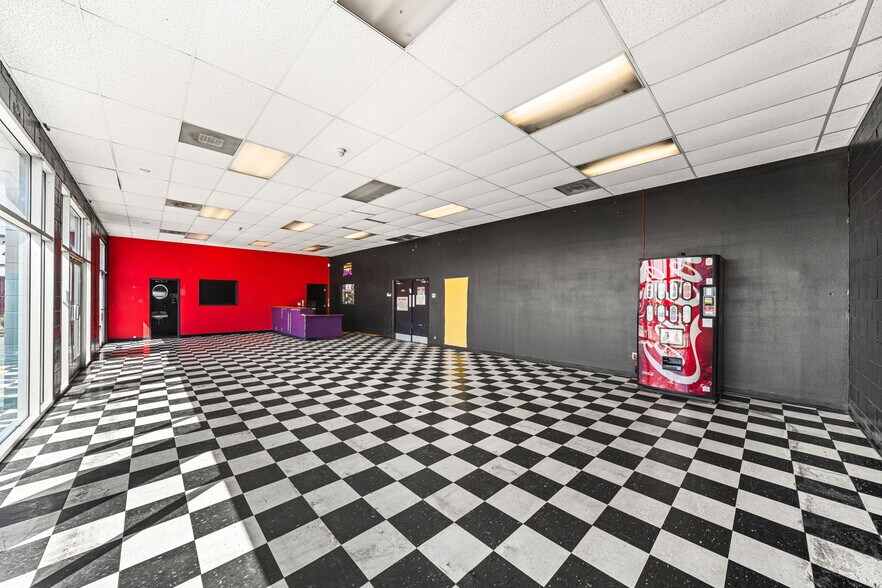 More Photos Of 960 W Holt Blvd, Ontario Freestanding For Sale