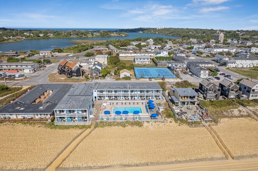 More Photos Of 84 S Emerson Ave, Montauk Hotel For Sale