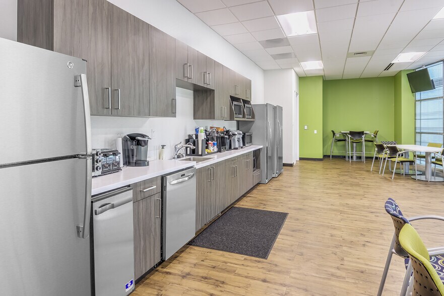 More Photos Of 8215 Forest Point Blvd, Charlotte Office For Lease