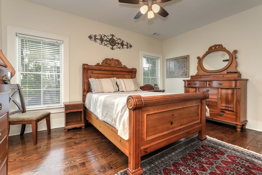 More Photos Of 2972 Lookout Pl NE, Atlanta Office Residential For Sale