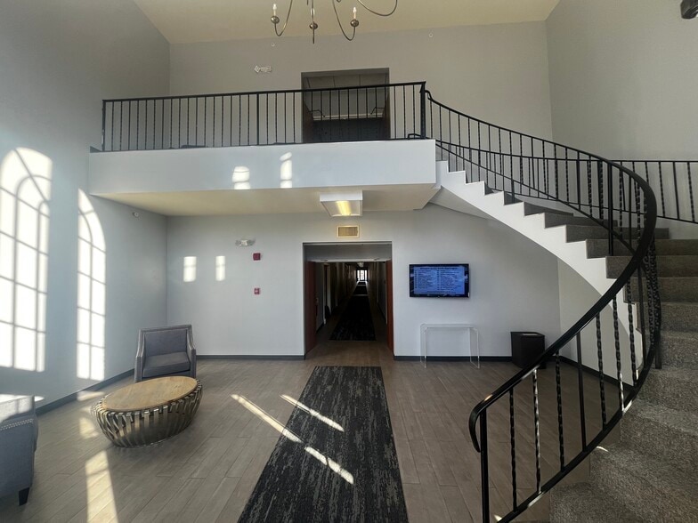 More Photos Of 552 S Washington St, Naperville Office For Lease