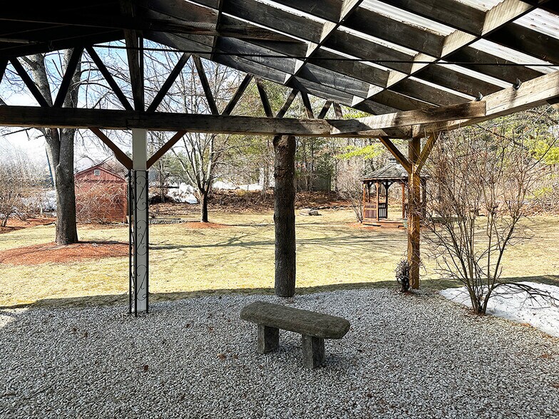 More Photos Of 2 Old Nashua Rd, Londonderry Freestanding For Sale