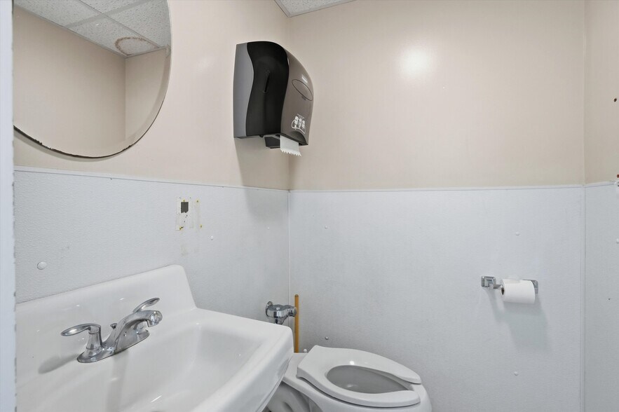 More Photos Of 7 Stewart St, Haverhill Manufacturing For Lease