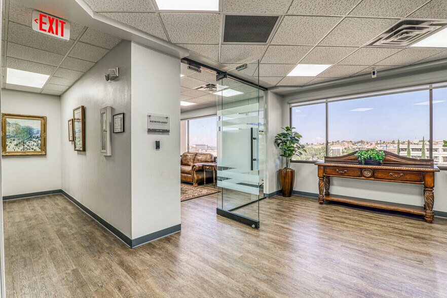 More Photos Of Sundland Park & Mesa Hills Dr., El Paso Office For Lease