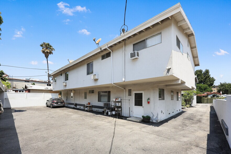 More Photos Of 11130 Huston St, North Hollywood Apartments For Sale