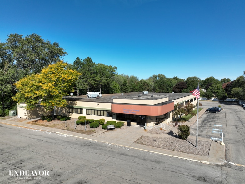 Primary Photo Of 486-494 E Ridge Rd, Rochester Medical For Sale