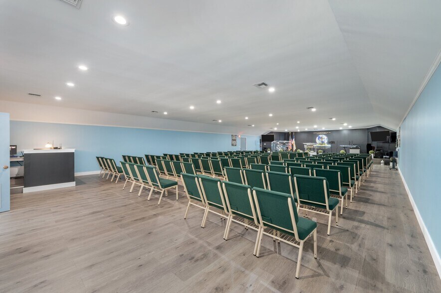 More Photos Of 17457 US-331, Freeport Specialty For Sale