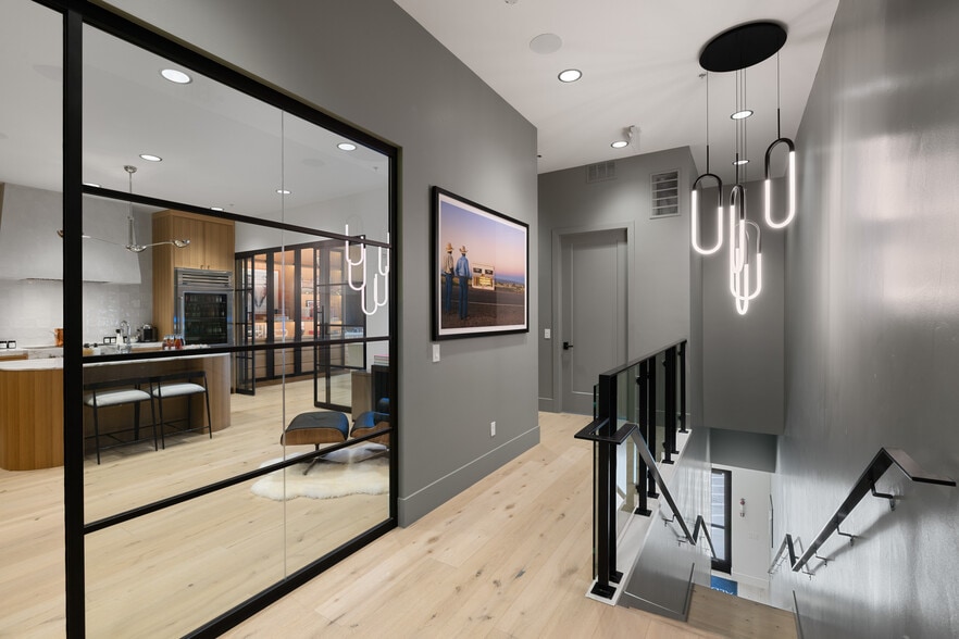 More Photos Of 4554 Forestdale Dr, Park City Light Manufacturing For Sale