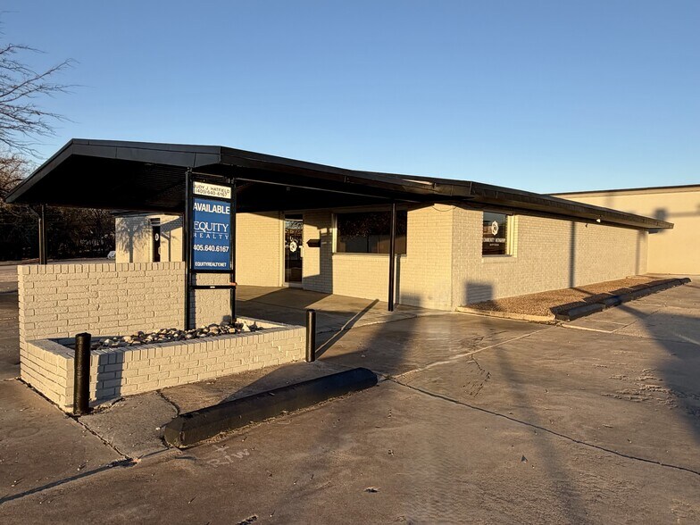 Primary Photo Of 2121 W Main St, Norman Medical For Lease