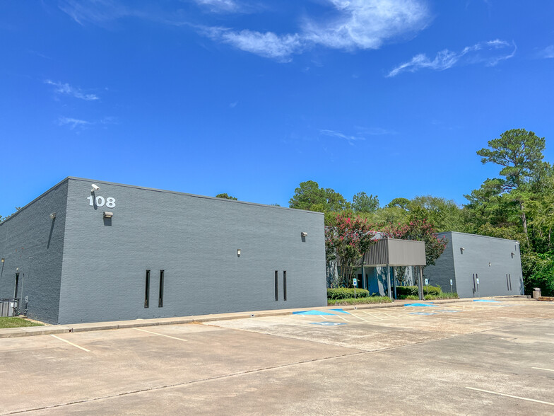 Primary Photo Of 108 Commercial Cir, Conroe Office For Sale