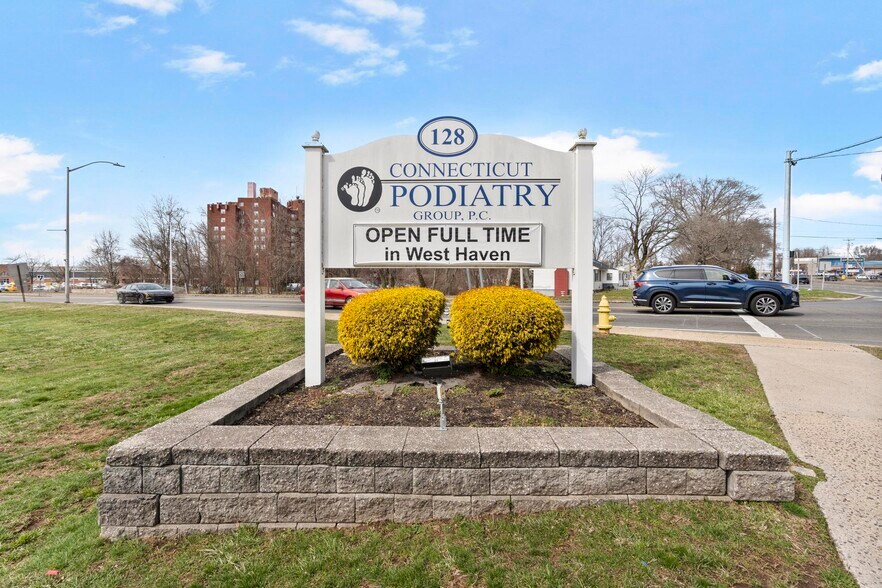 More Photos Of 128 Saltonstall Pky, East Haven Medical For Sale